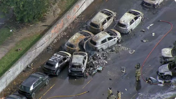 Dois helicópteros batem no ar, explodem e deixam ao menos 5 mortos no Rio